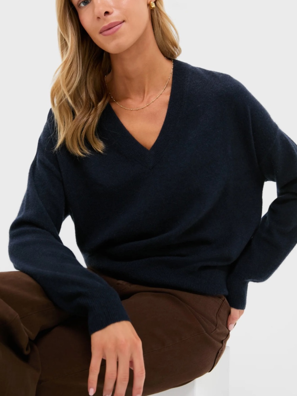 Everlane Black V-Neck Cashmere Sweater small